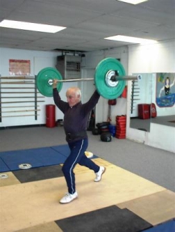 'King' Joe Amendolaro peforming a snatch.
